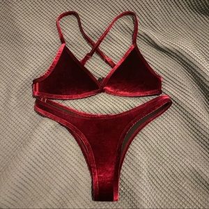 Maroon Velvet Hoaka